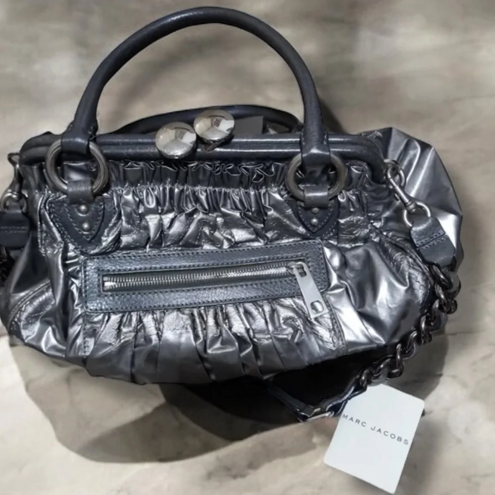Marc Jacobs Parachute Stam METALLIC SILVER KISS-LOCK & Dust-bag Included